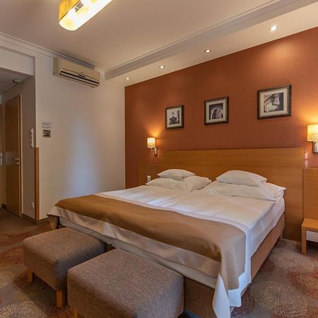 City Hotel ميسكولك المظهر الخارجي الصورة