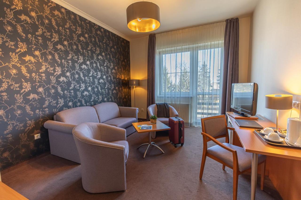 City Hotel ميسكولك المظهر الخارجي الصورة