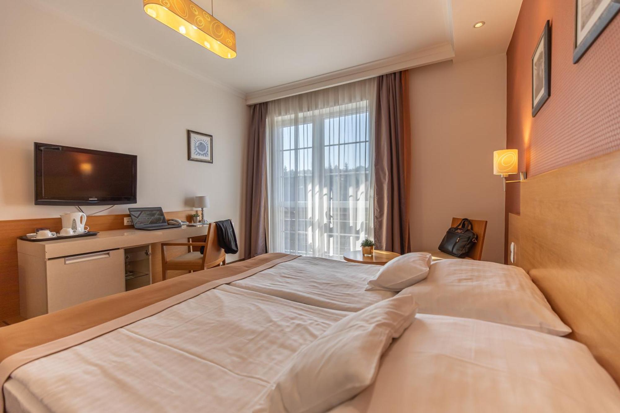 City Hotel ميسكولك المظهر الخارجي الصورة