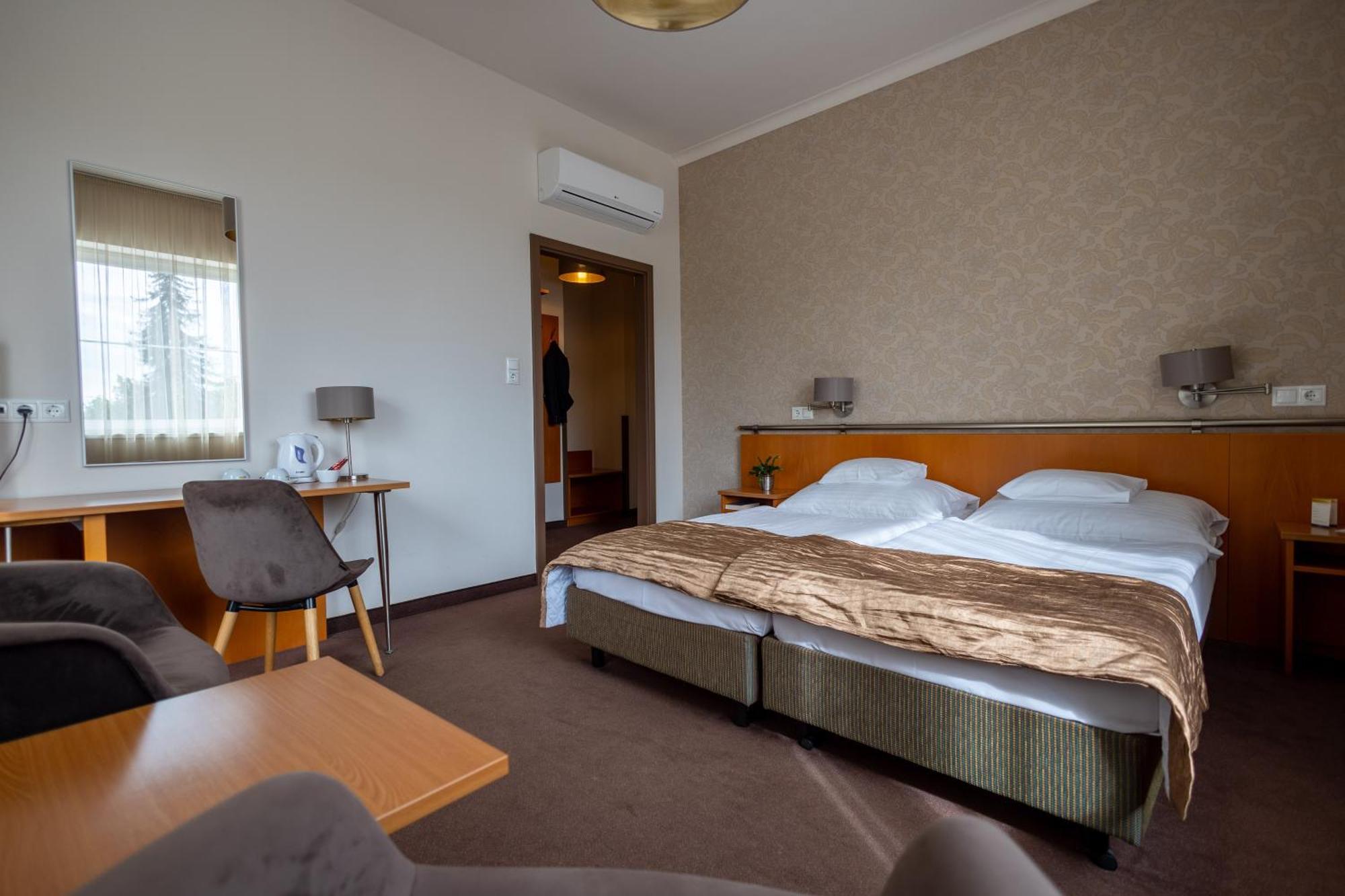 City Hotel ميسكولك المظهر الخارجي الصورة