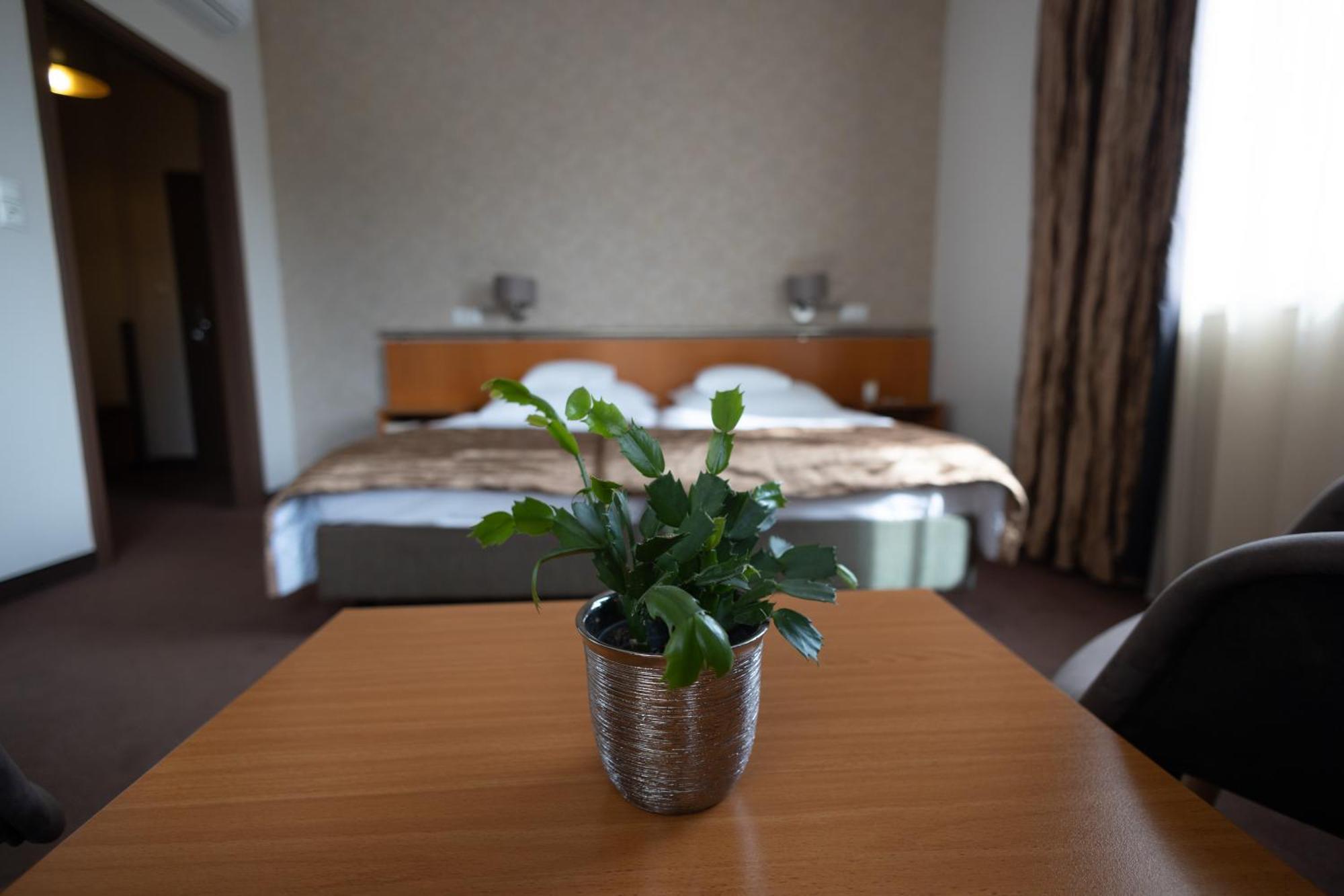 City Hotel ميسكولك المظهر الخارجي الصورة