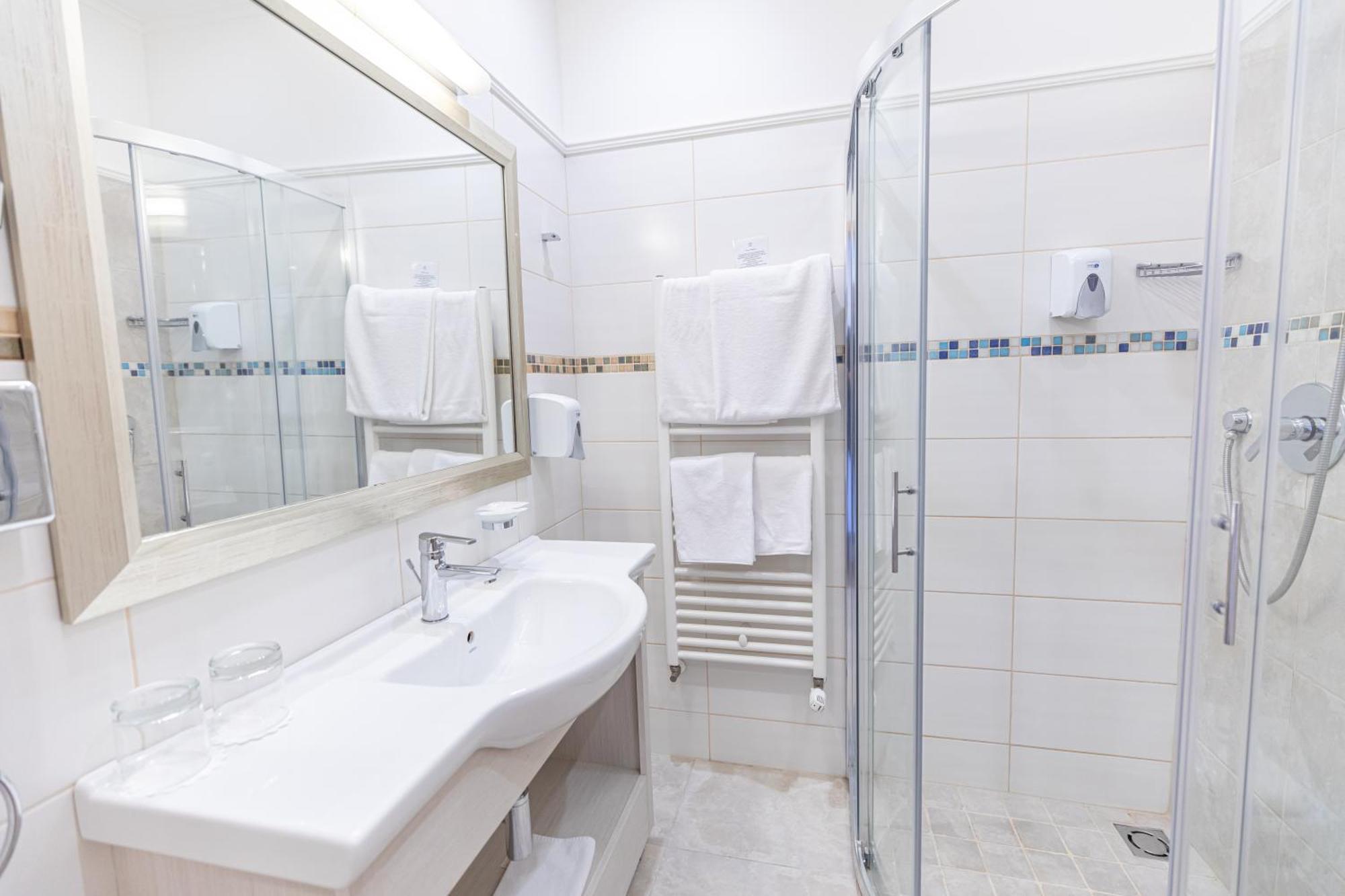 City Hotel ميسكولك المظهر الخارجي الصورة