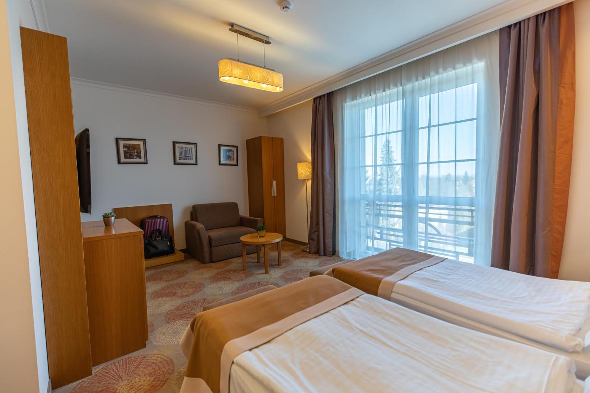 City Hotel ميسكولك المظهر الخارجي الصورة