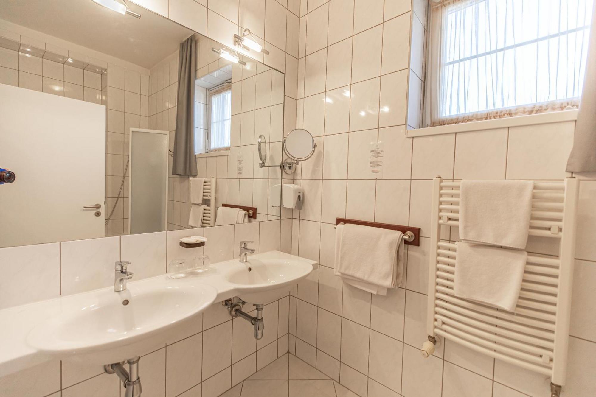 City Hotel ميسكولك المظهر الخارجي الصورة