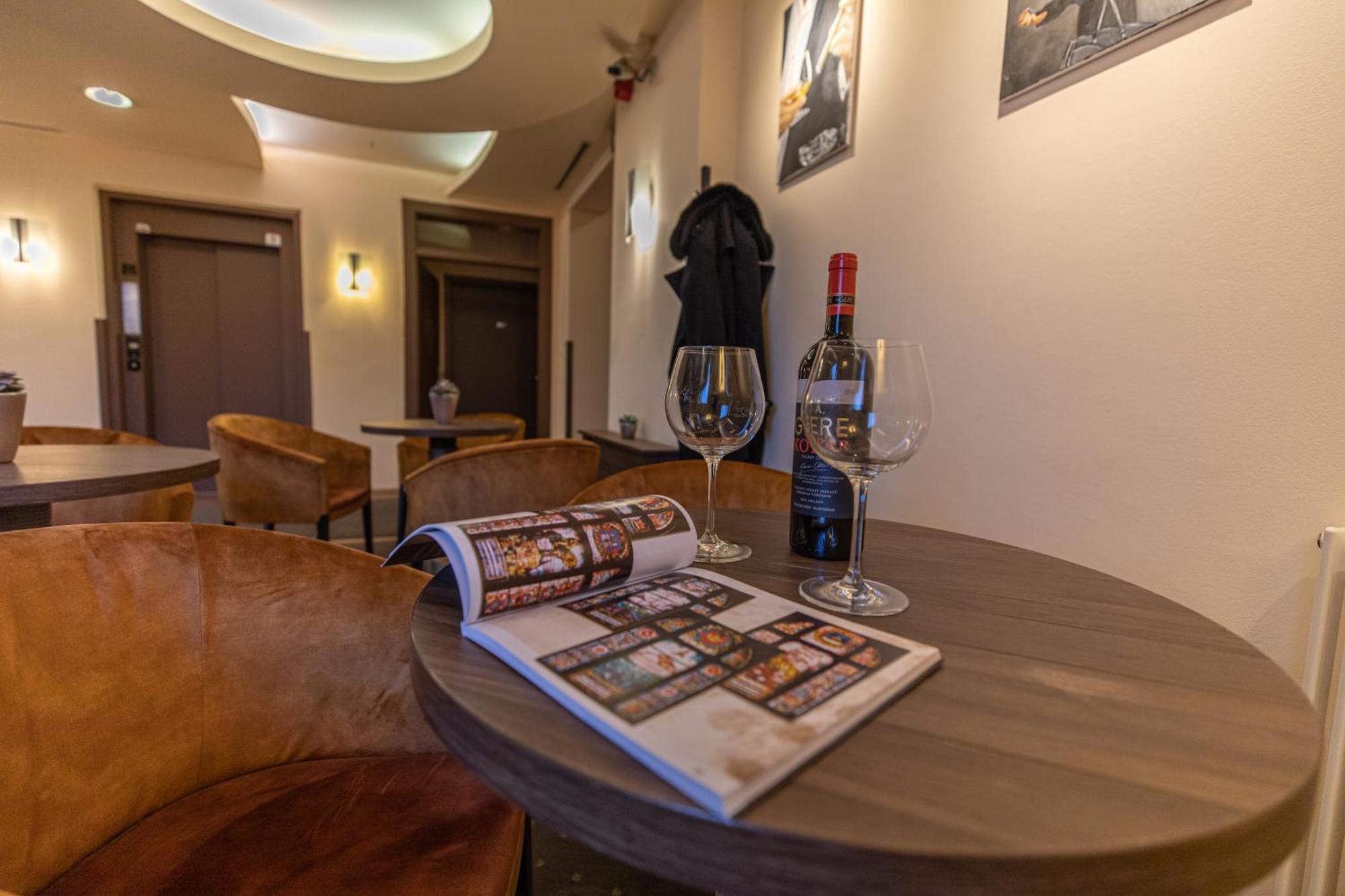 City Hotel ميسكولك المظهر الخارجي الصورة