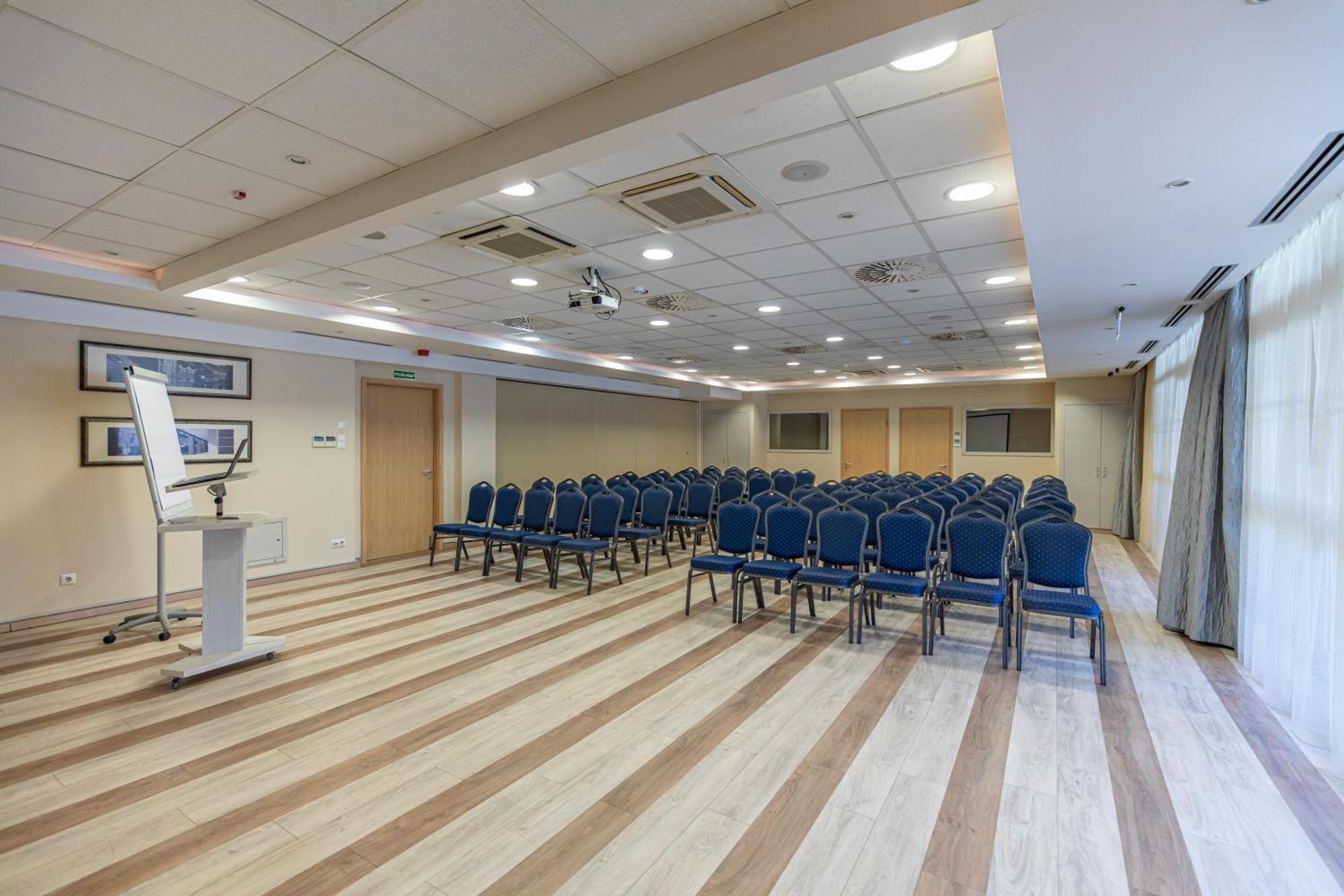 City Hotel ميسكولك المظهر الخارجي الصورة
